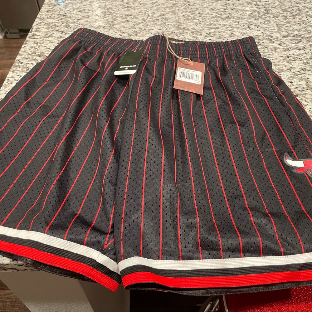 Mitchell & Ness Black and Red Athletic Shorts bulls new w tag